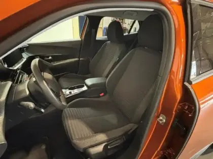 Photo 12 Peugeot 2008  e- 136 Style Carplay /Camera 180 / sièges chauffants