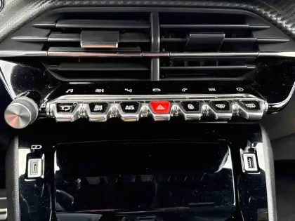 Photo 14 Peugeot 2008  1.2 PureTech 130ch S&S GT EAT8