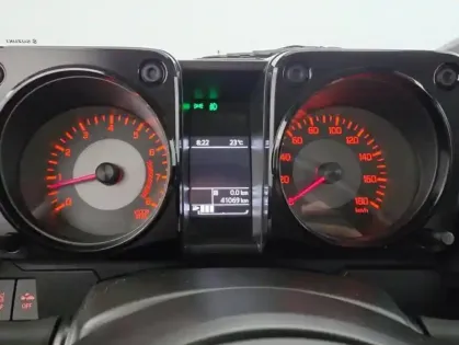 Photo 41 Suzuki Jimny 1.5 VVT Privilège