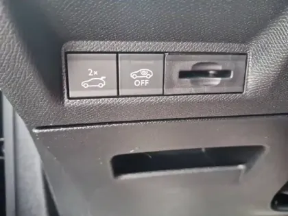 Photo 20 Peugeot 3008  Electrique 210 ch 73 kWh