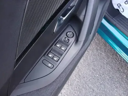 Photo 8 Peugeot 2008  Hybrid 110 e-DCS6