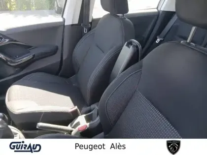 Photo 8 Peugeot 208  1.2 PureTech 110ch S&S BVM5