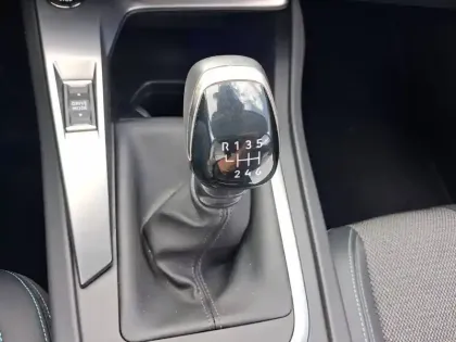 Photo 12 Peugeot 308  PureTech 130ch S&S BVM6