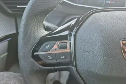 Photo 43 Peugeot 208  Hybrid 145 ch e-DCS6