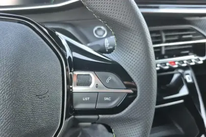 Photo 19 Peugeot 208  Hybrid 145 ch e-DCS6