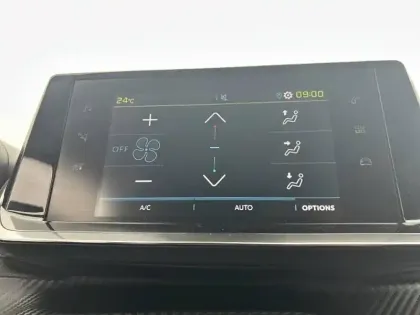 Photo 24 Peugeot 2008  Electrique 136 ch