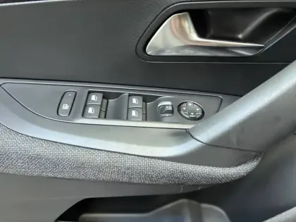 Photo 13 Peugeot 2008  100 S&S BVM6
