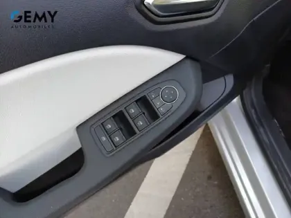 Photo 13 Renault Clio  E-Tech full hybrid 145