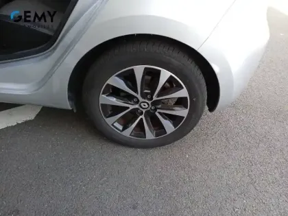 Photo 10 Renault Clio  E-Tech full hybrid 145