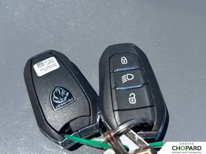 Photo 20 Peugeot 208  PureTech 100 S&S BVM6