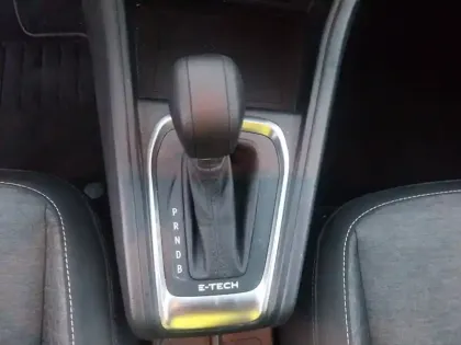 Photo 12 Renault Captur  E-Tech full hybrid 145