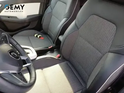 Photo 8 Renault Clio  E-Tech full hybrid 145