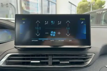 Photo 17 Peugeot 3008  Hybrid 225 e-EAT8