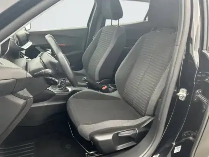 Photo 31 Peugeot 2008  BlueHDi 110 S&S BVM6