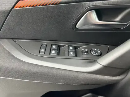 Photo 40 Peugeot 2008  BlueHDi 110 S&S BVM6