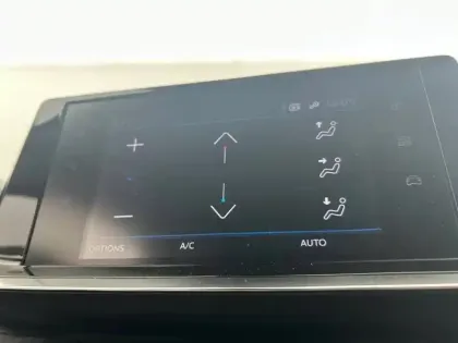 Photo 44 Peugeot 2008  BlueHDi 110 S&S BVM6