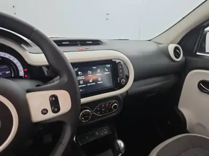 Photo 80 Renault Twingo  III E-Tech