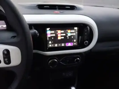 Photo 28 Renault Twingo  III E-Tech