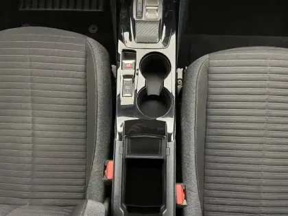 Photo 37 Peugeot 208  Electrique 50 kWh 136ch
