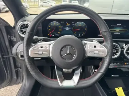 Photo 16 Mercedes Classe A 200 d AMG Line