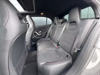 Photo 12 Mercedes Classe A 200 d AMG Line