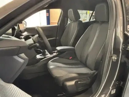 Photo 12 Peugeot 2008  1.2 130 Allure GPS / Camera / Carplay