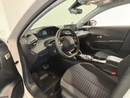 Photo 8 Peugeot 208  e- 136 Like Carplay