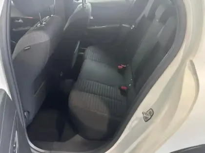 Photo 13 Peugeot 208  e- 136 Like Carplay