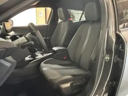 Photo 14 Peugeot 2008  1.2 130 Allure GPS / Camera 180 / Carplay