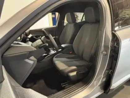 Photo 14 Peugeot 2008  1.2 130 Allure GPS Camera 180 Carplay