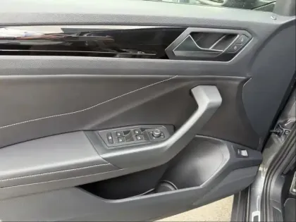 Photo 22 Volkswagen T-roc  1.5 TSI Evo2 150ch R-Line DSG7