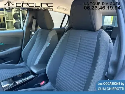 Photo 8 Peugeot 208  e- 136ch Style