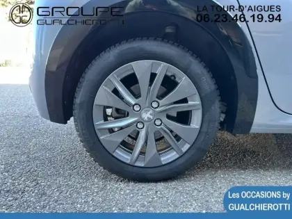 Photo 12 Peugeot 208  e- 136ch Style