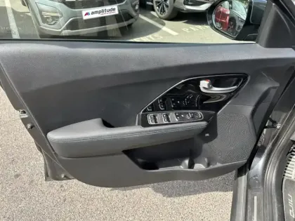 Photo 6 Kia Niro e- Premium 204ch
