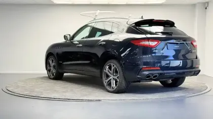 Photo 8 Maserati Levante  3.0 V6 Bi-Turbo 430 S Q4