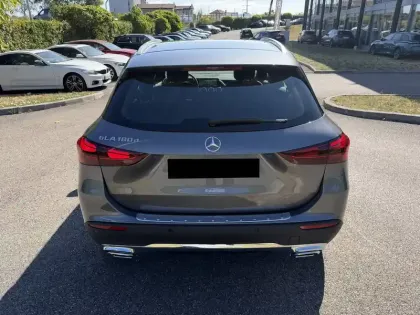 Photo 11 Mercedes GLA  180 d 8G-DCT
