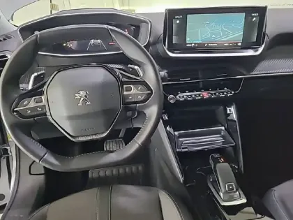Photo 14 Peugeot 2008  PureTech 130 S&S EAT8