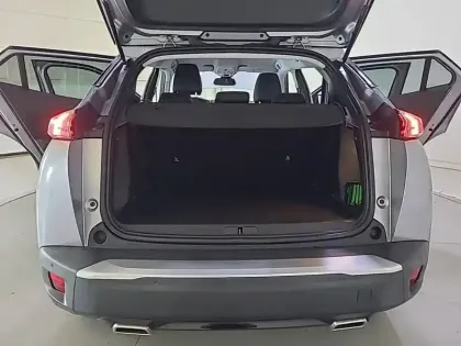 Photo 12 Peugeot 2008  PureTech 130 S&S EAT8