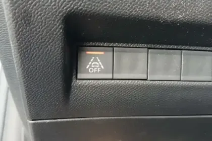 Photo 19 Peugeot 208  Electrique 50 kWh 136ch