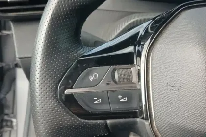 Photo 18 Peugeot 208  Electrique 50 kWh 136ch