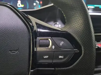 Photo 28 Peugeot 208  Electrique 50 kWh 136ch