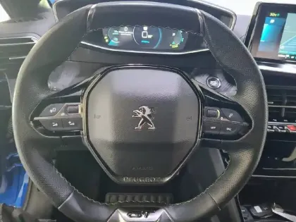 Photo 8 Peugeot 208  Electrique 50 kWh 136ch