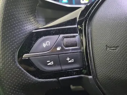 Photo 27 Peugeot 208  Electrique 50 kWh 136ch