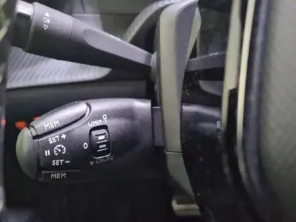 Photo 26 Peugeot 208  Electrique 50 kWh 136ch