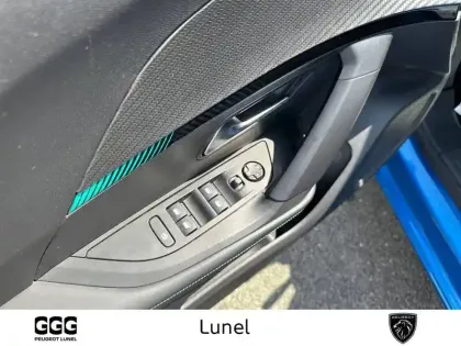 Photo 11 Peugeot 2008  PureTech 100 S&S BVM6