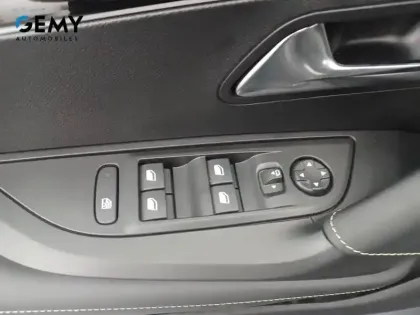 Photo 11 Peugeot 2008  Hybrid 136 e-DCS6