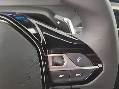 Photo 49 Peugeot 2008  Hybrid 145 e-DCS6