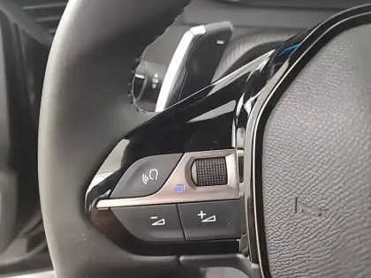 Photo 50 Peugeot 2008  Hybrid 145 e-DCS6
