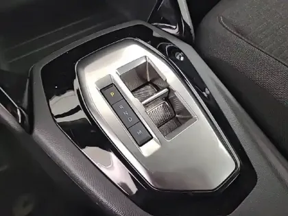 Photo 40 Peugeot 2008  Hybrid 145 e-DCS6