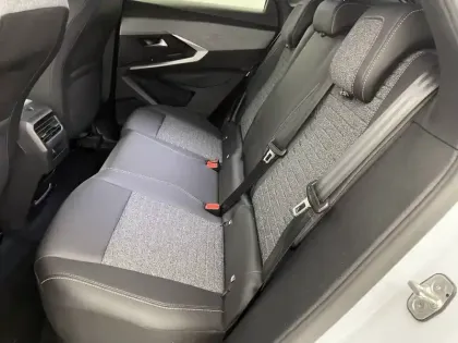 Photo 14 Peugeot 3008  Electrique 210 ch 73 kWh